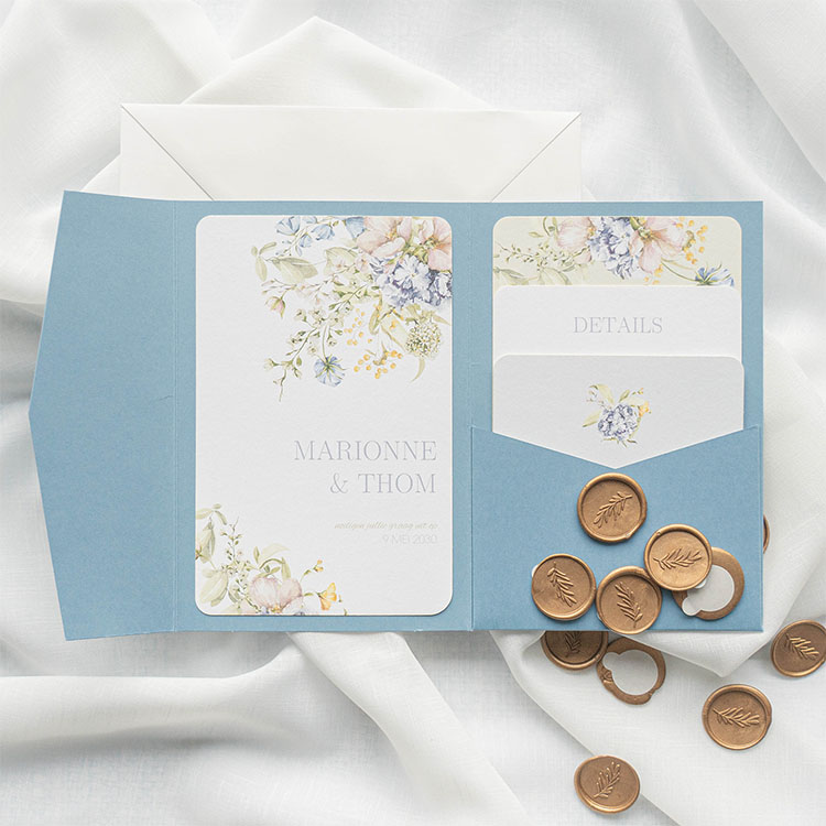 Pocketfold trouwkaart met veel bloemen