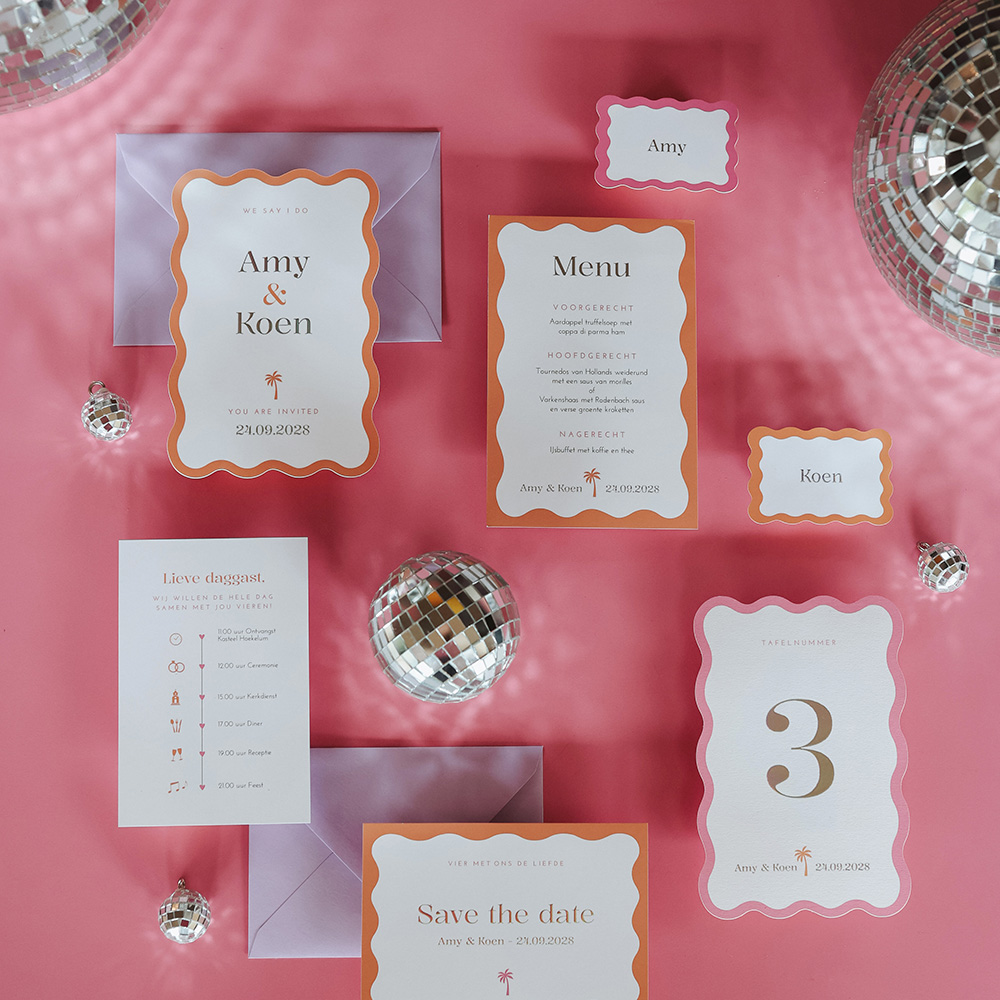 Blanco kleurrijke trouwhuisstijl