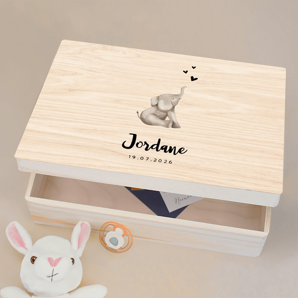 Boîte à souvenirs avec un éléphant et une envolée de coeurs