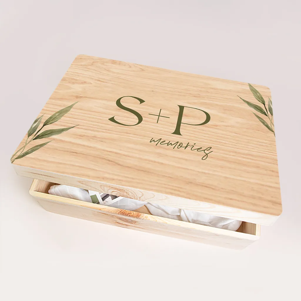 Stijlvolle bruiloft memorybox met botanische details