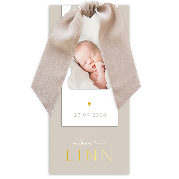 Origineel geboortekaartje meisje met labels, foto en zijden lint