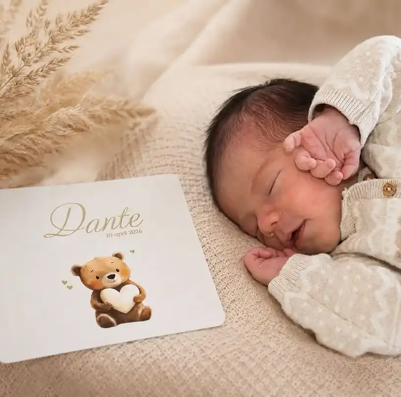 Unisex geboortekaartje matfolie met beertje en hartjes