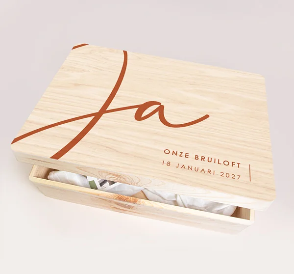 Houten bewaardoos bruiloft met 'Ja' in koperkleur