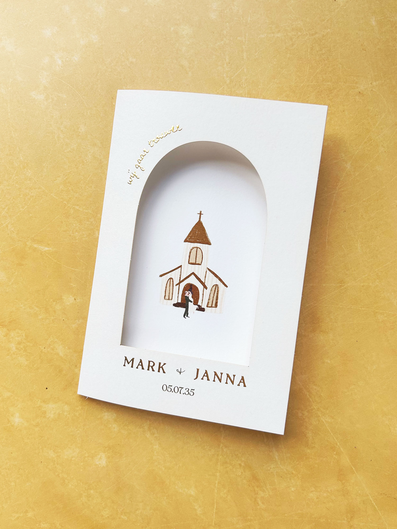 Christelijke trouwkaart met kerkje en doorkijkje