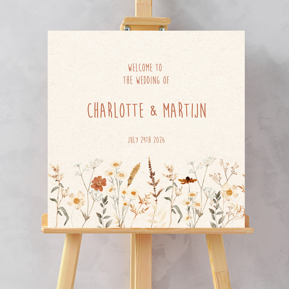 Bruiloftsbord beige veldbloemen vierkant