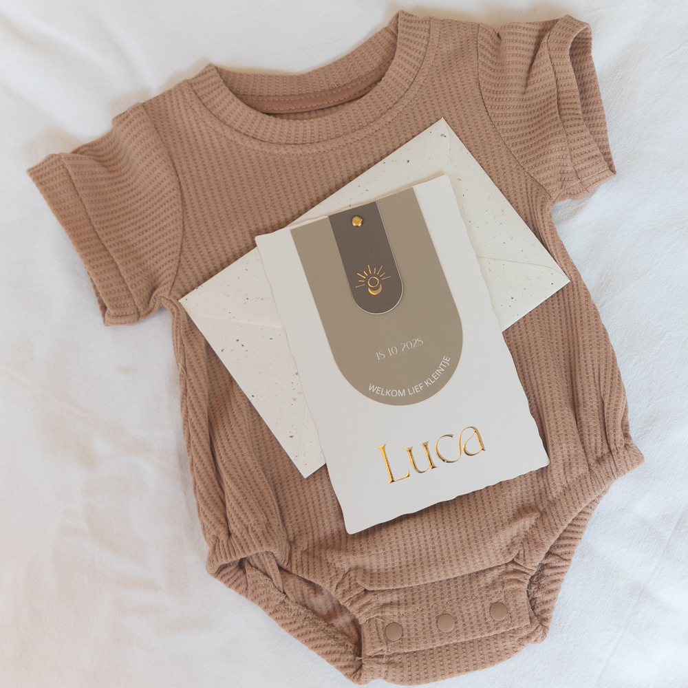 Geboortekaartje jongen handgeschept labels olijfgroen