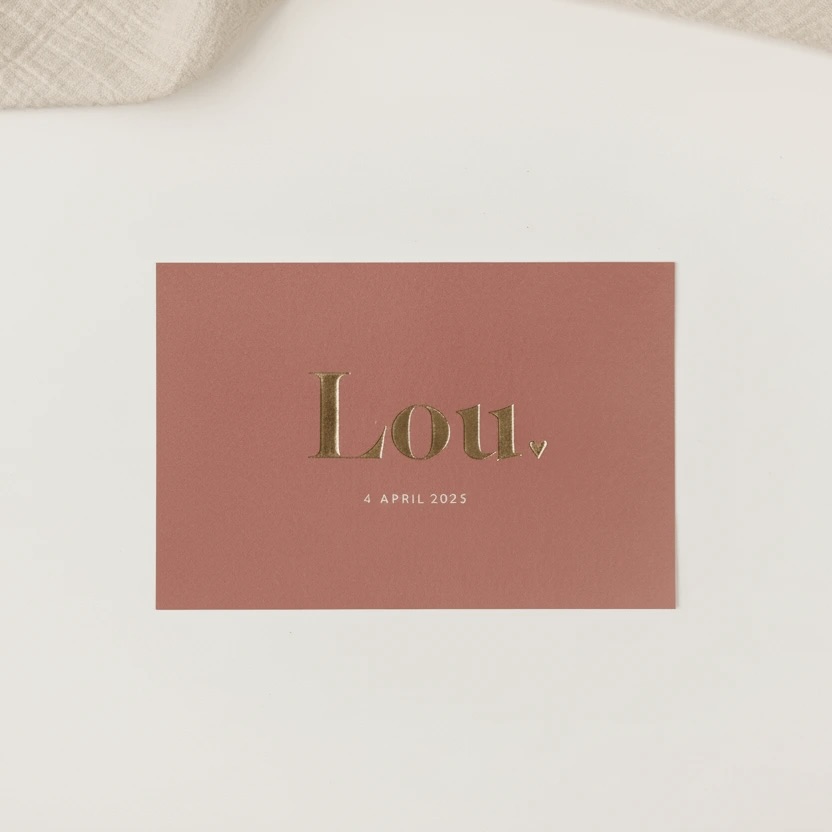 Minimalistisch geboortekaartje van goudfolie voor unisex