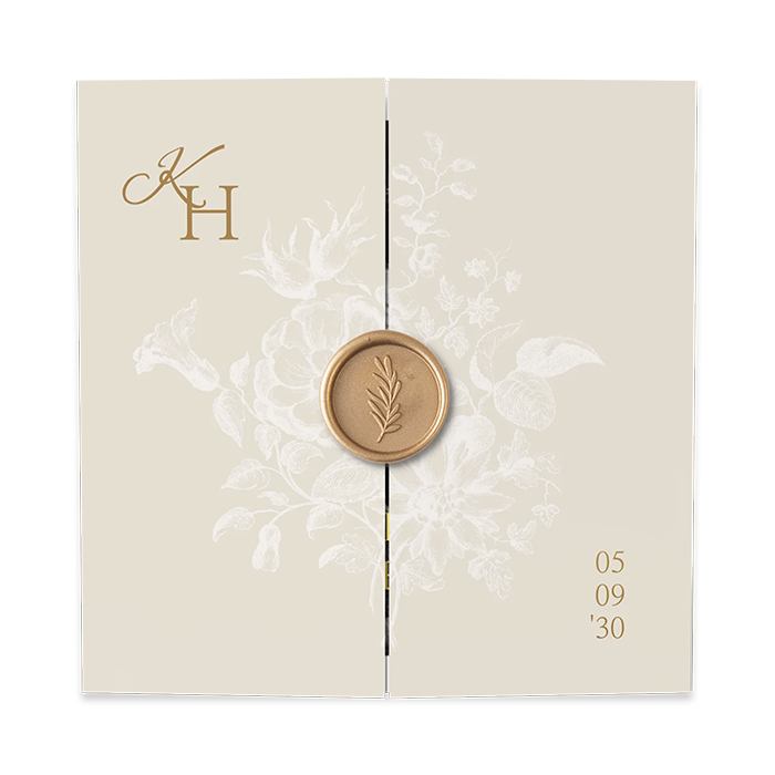 Klassieke drieluik trouwkaart met bloemen