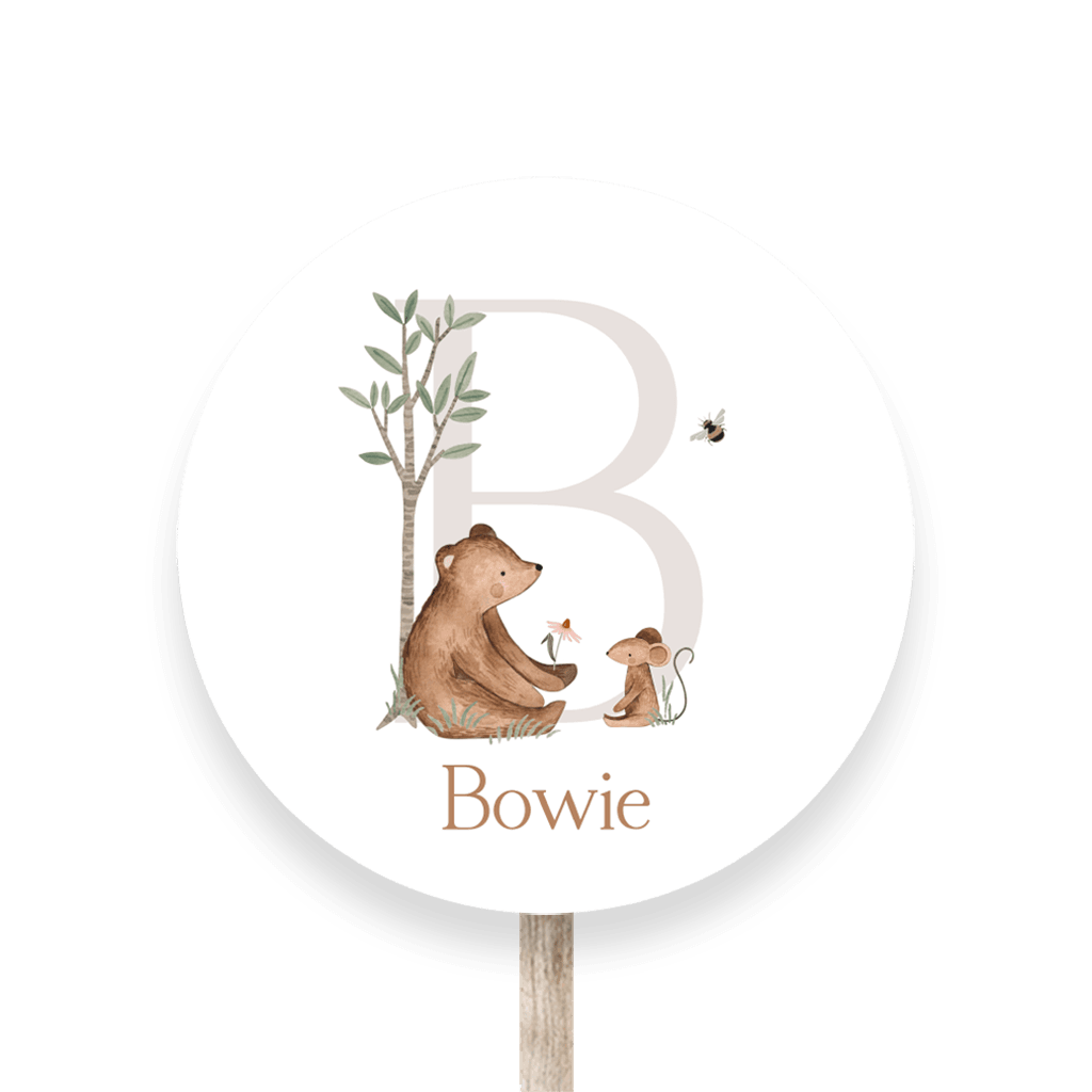 Tuinbord met beertje en muis en groot initiaal