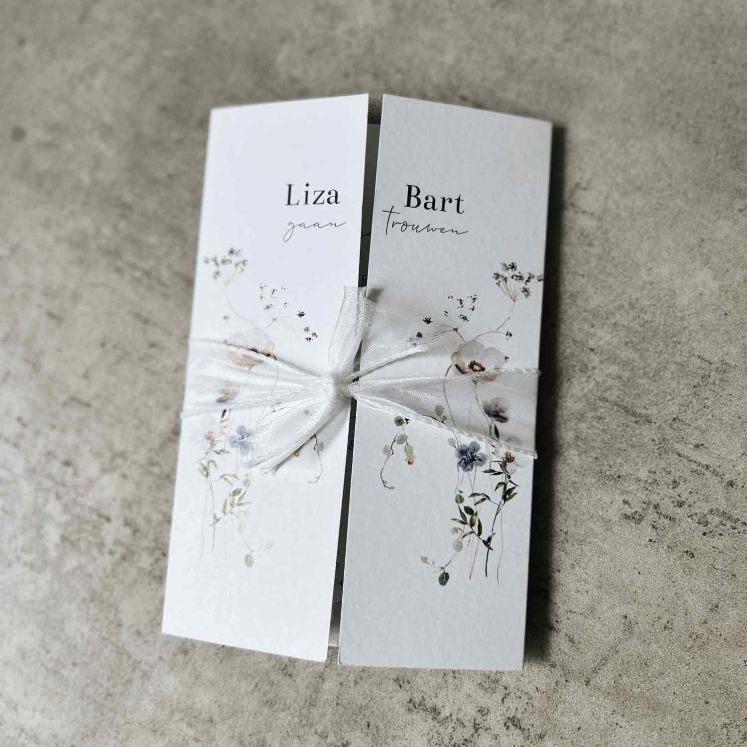 Trouwkaart luikvouw met bloemen