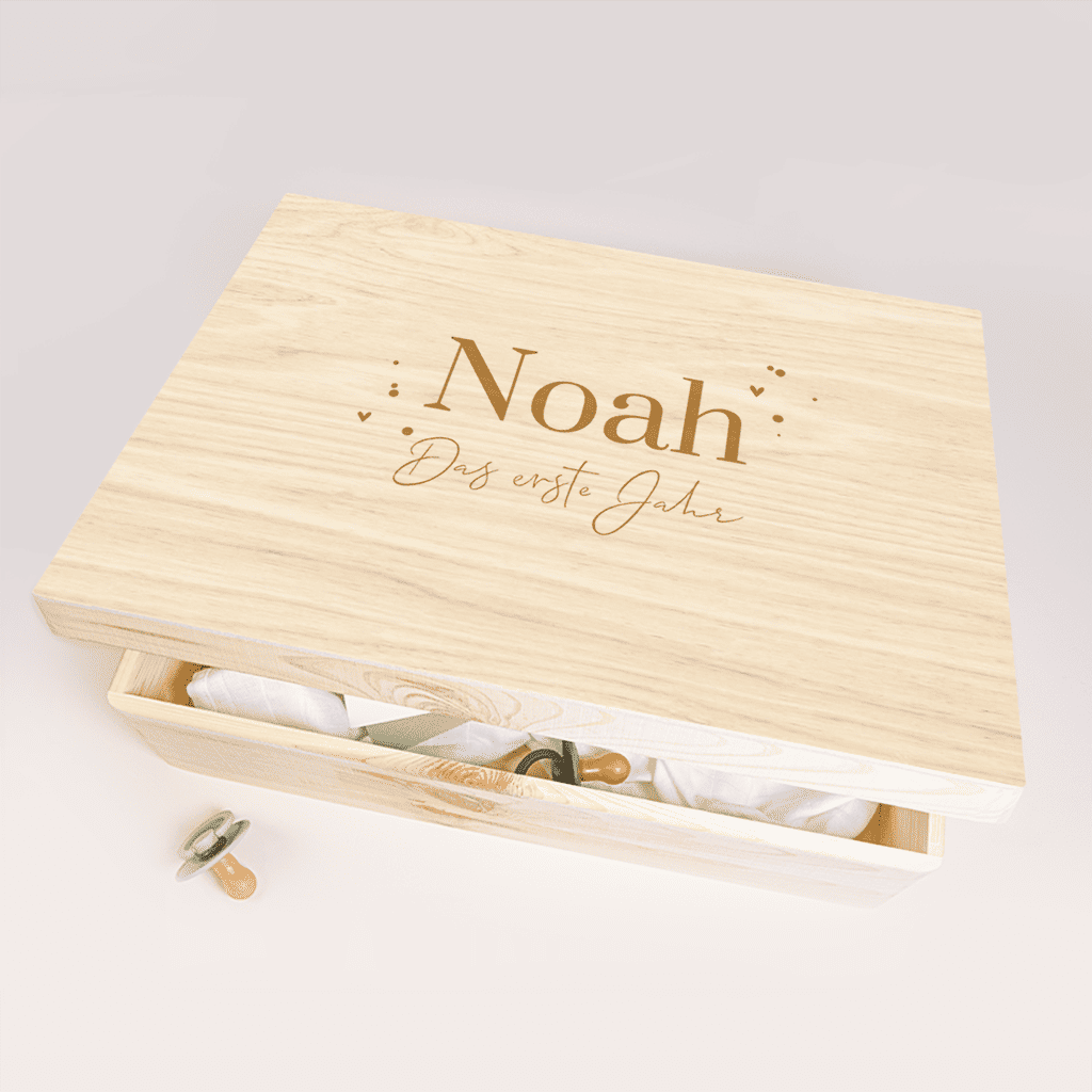 Personalisierte Erinnerungskiste zur Geburt mit Namen des Kindes