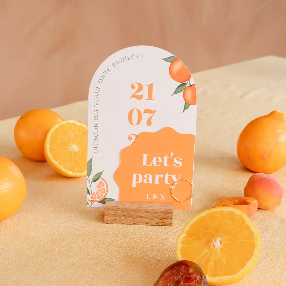 Kartenset in Orangetönen in gebogener Form mit Orangenzweigen