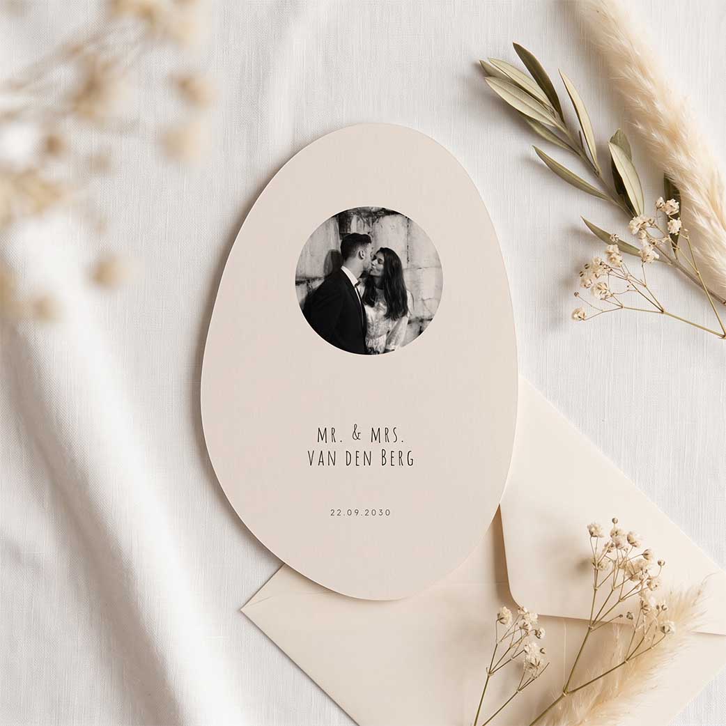 Save the Date organische vorm eigen foto