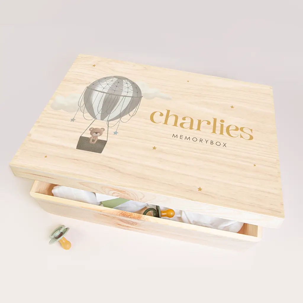 Memorybox baby met beertje in luchtballon