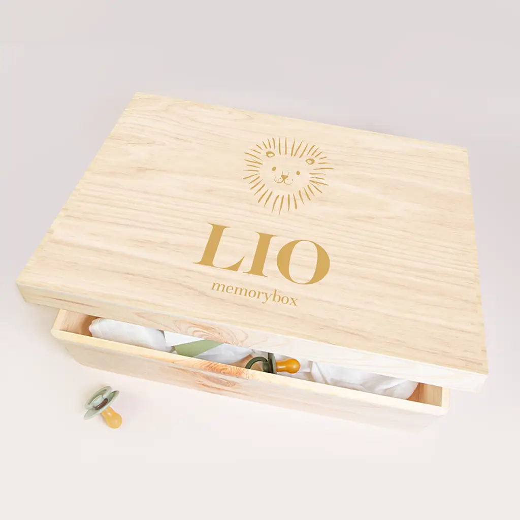 Memorybox baby met leeuwtje en naam