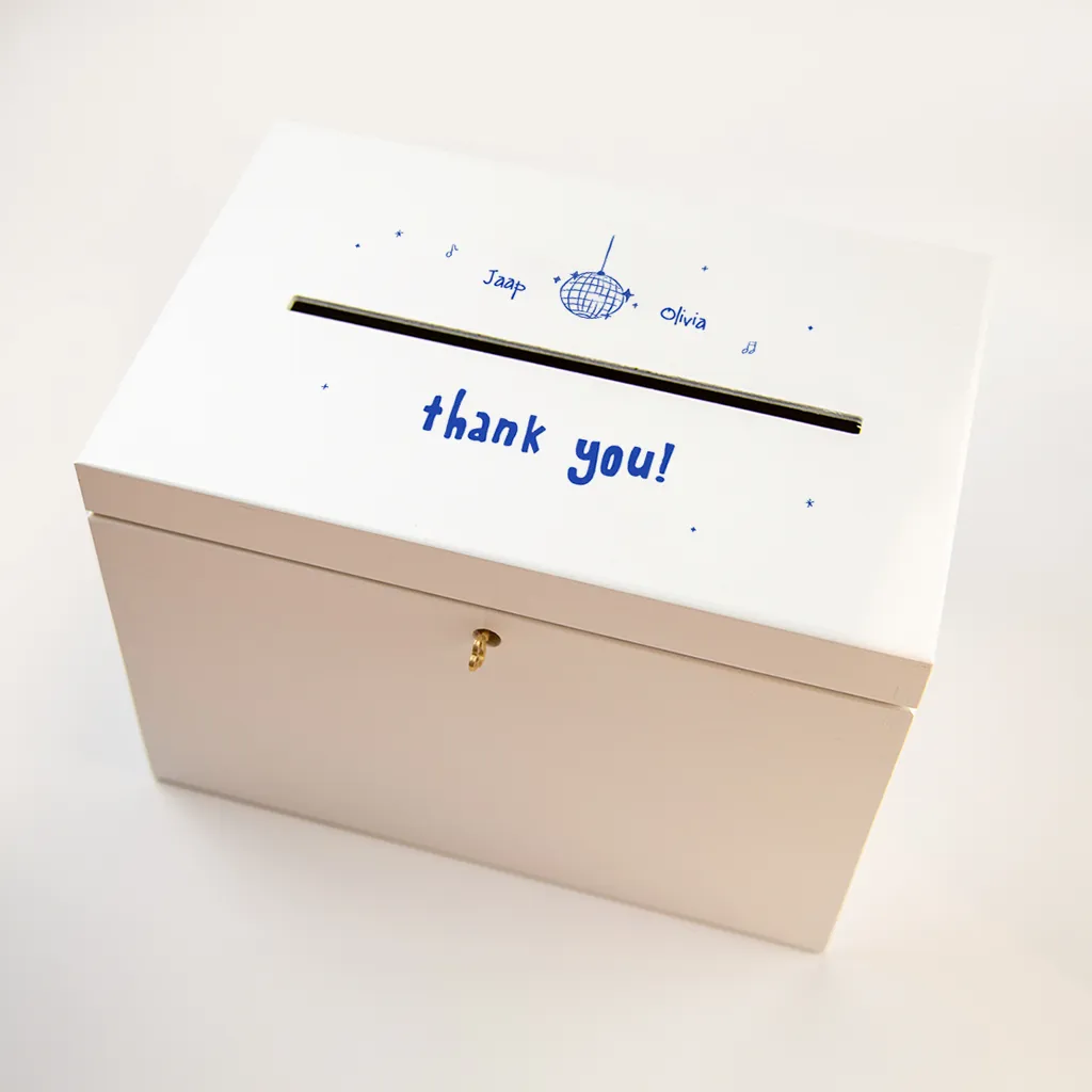 Enveloppenkist bruiloft met vrolijke illustraties in blauw