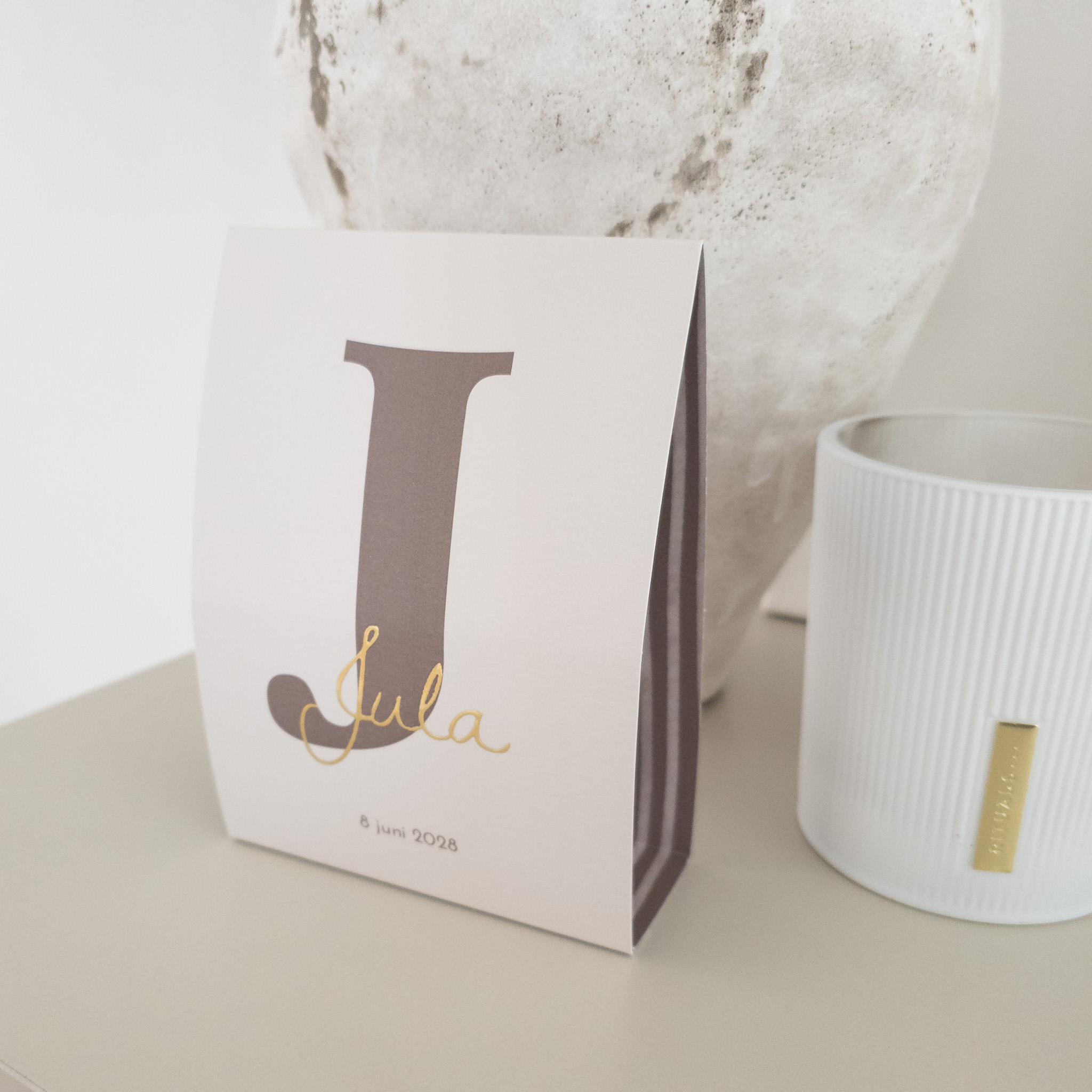 Tent geboortekaartje beige streep mat goud