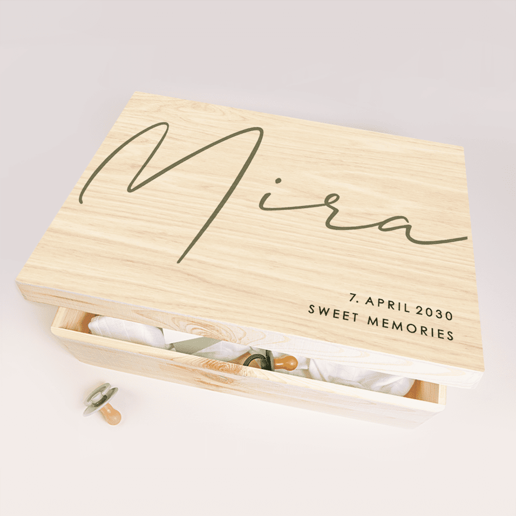 Schlichte Memorybox mit Geburtstdatum und Namen