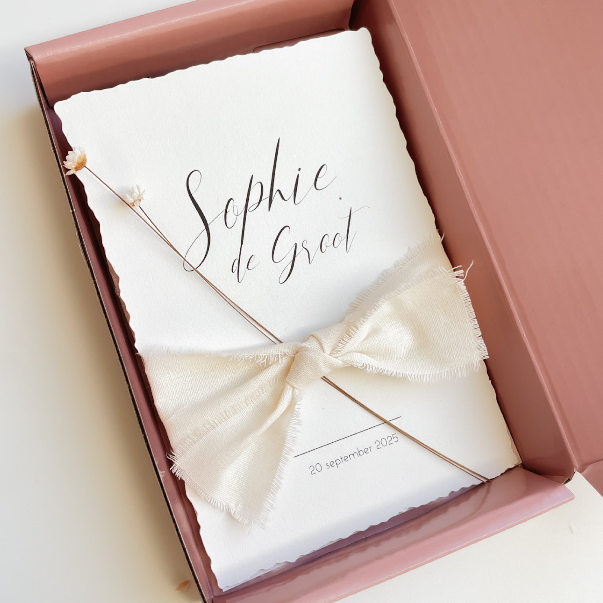 Meisjes geboortekaartje scheprand offwhite