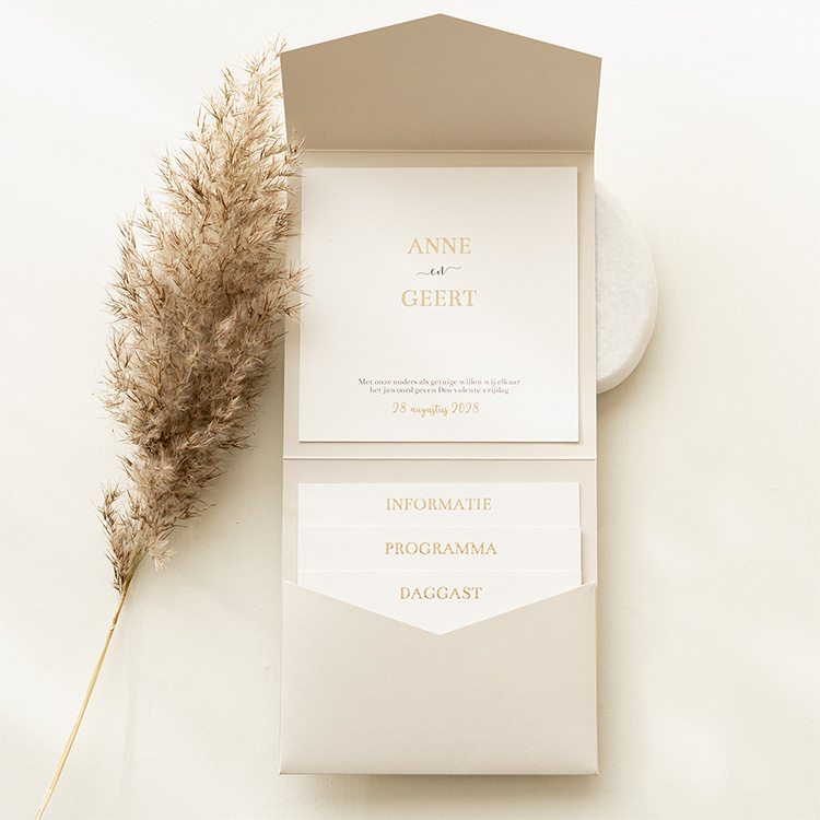 Klassieke pocketfold trouwkaart met goudfolie