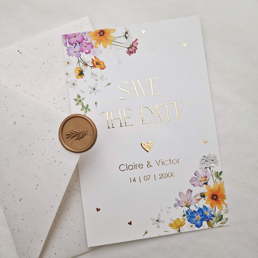 Save the Date uitnodiging huwelijk zomerse bloemen goudfolie