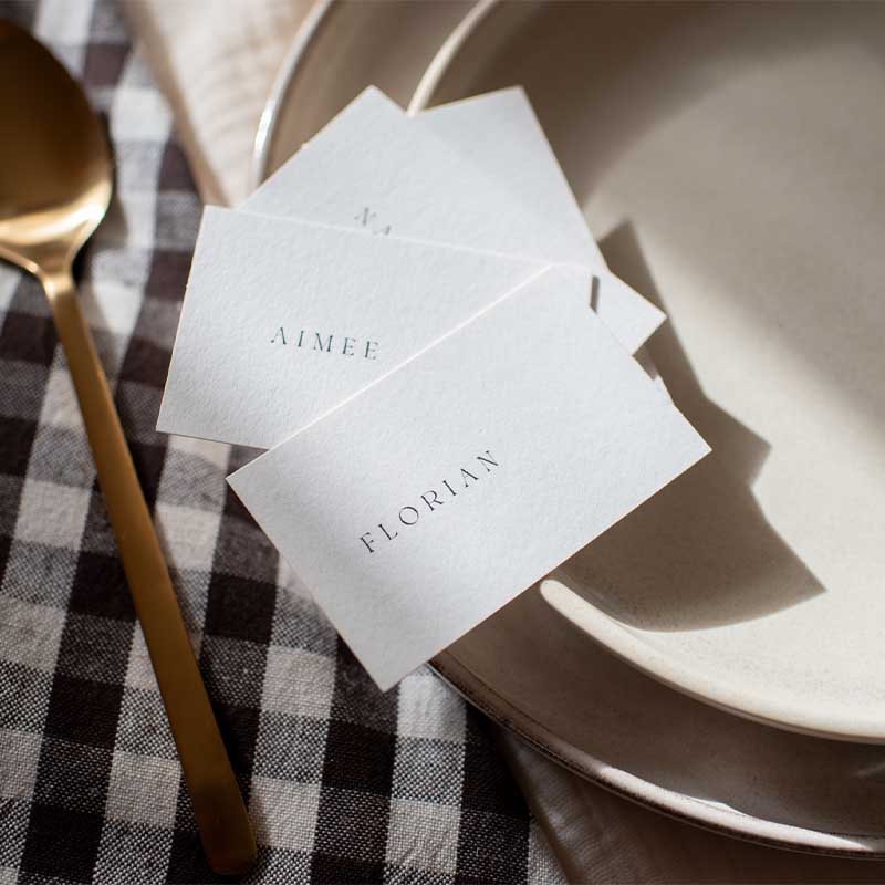 Naamkaartjes bruiloft black tie thema