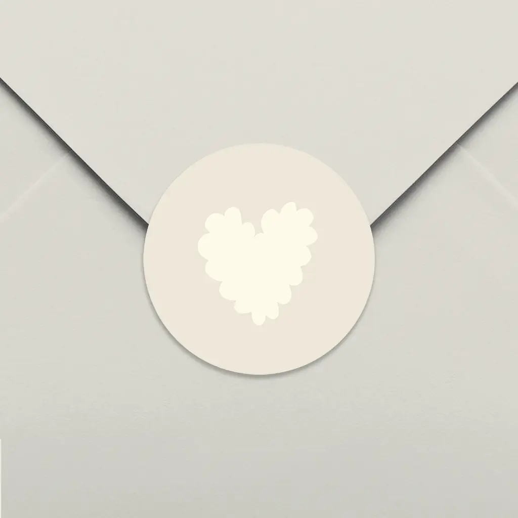 Beige sluitsticker met speels hartje - per 25 stuks