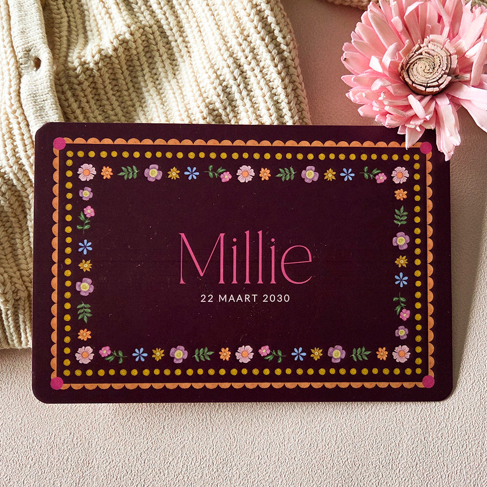 Bloemen boho geboortekaartje voor een meisje met schattig kader