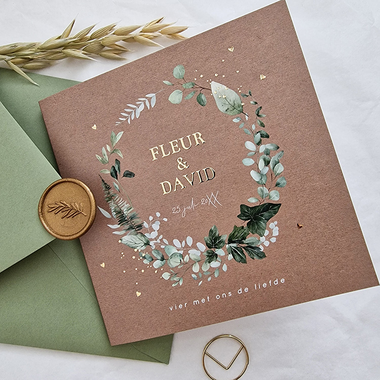 Trouwkaart kraft botanisch groen bladeren goudfolie