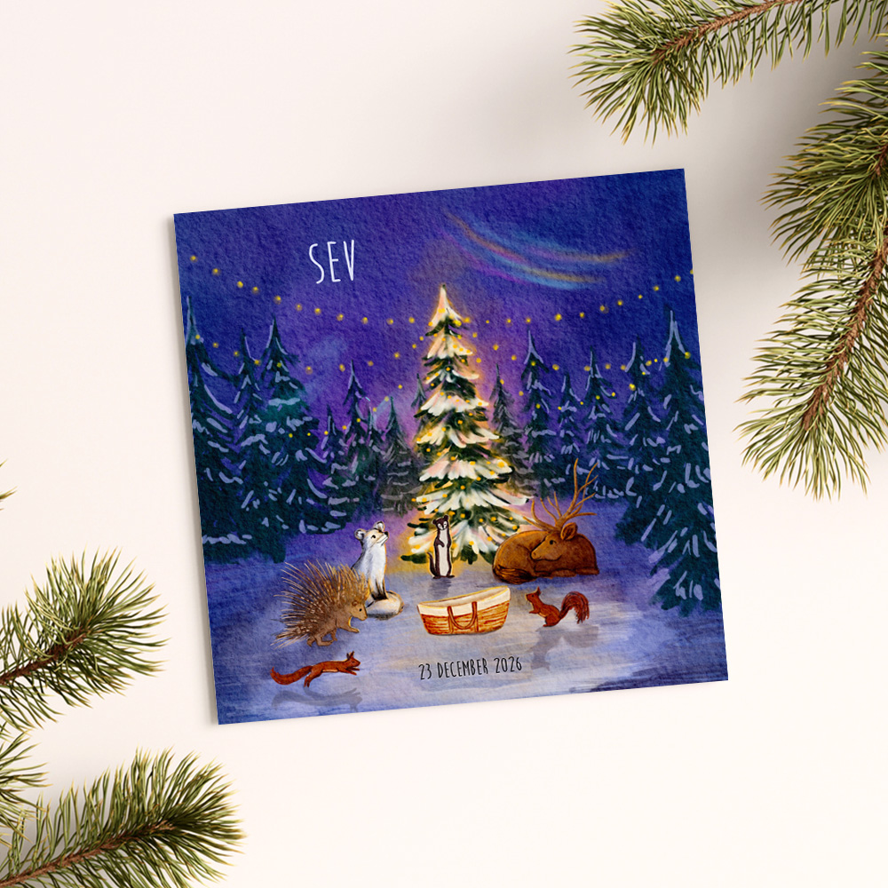 Geboortekaartje voor een kerstkindje met dieren rondom de kerstboom