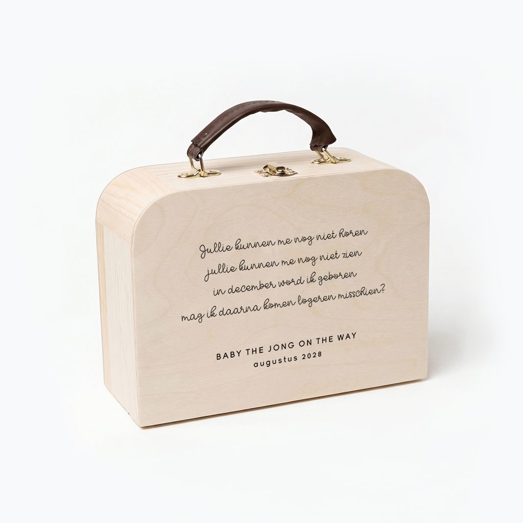 Houten koffertje zwangerschapsaankondiging met tekst