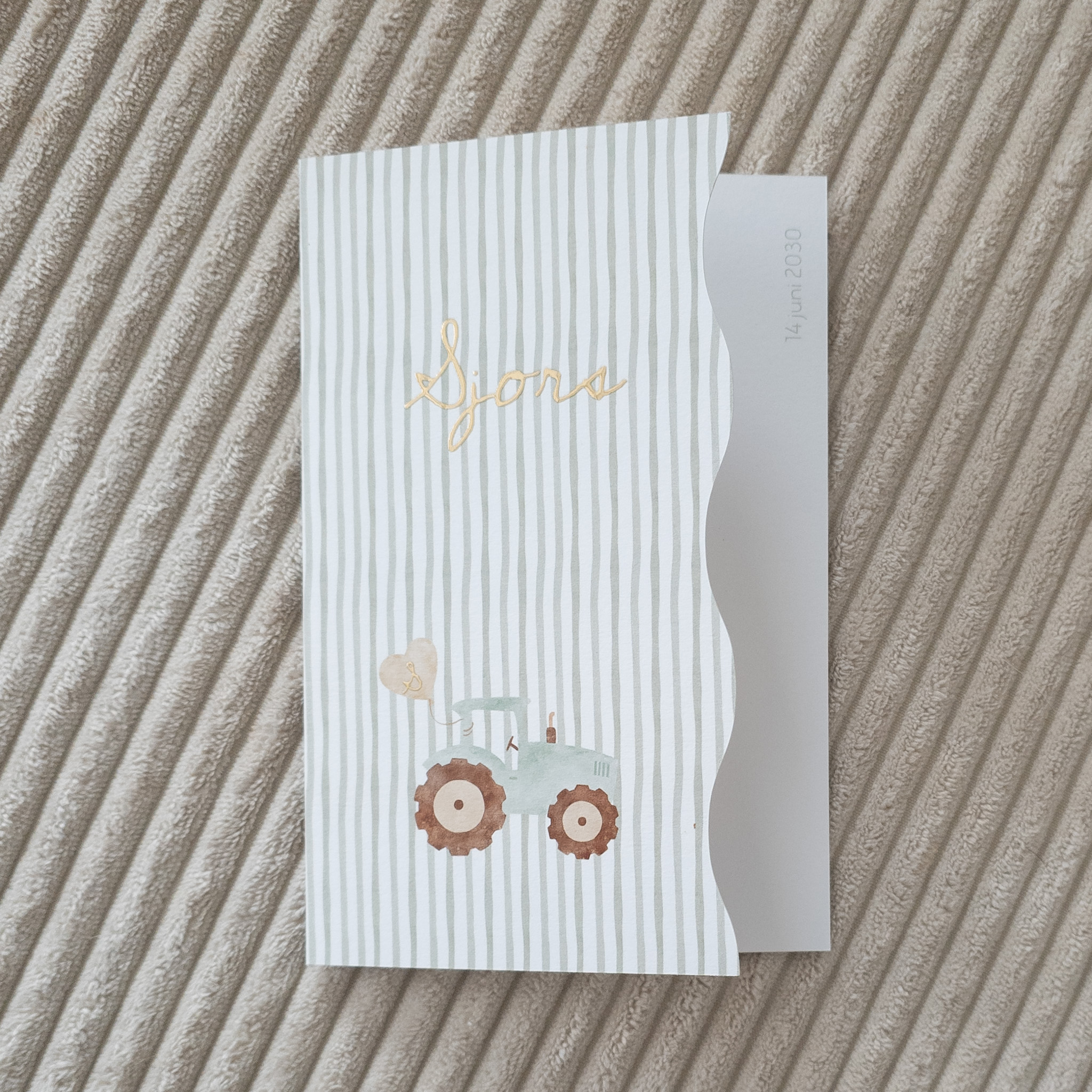 Geboortekaartje golfvorm groen gestreept tractor