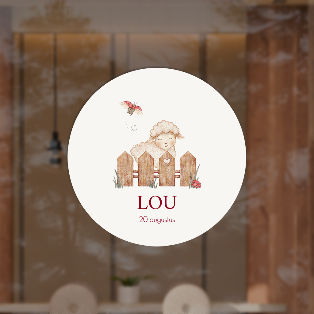 Vrolijke geboorte raamsticker met schaapje en lieveheersbeestjes