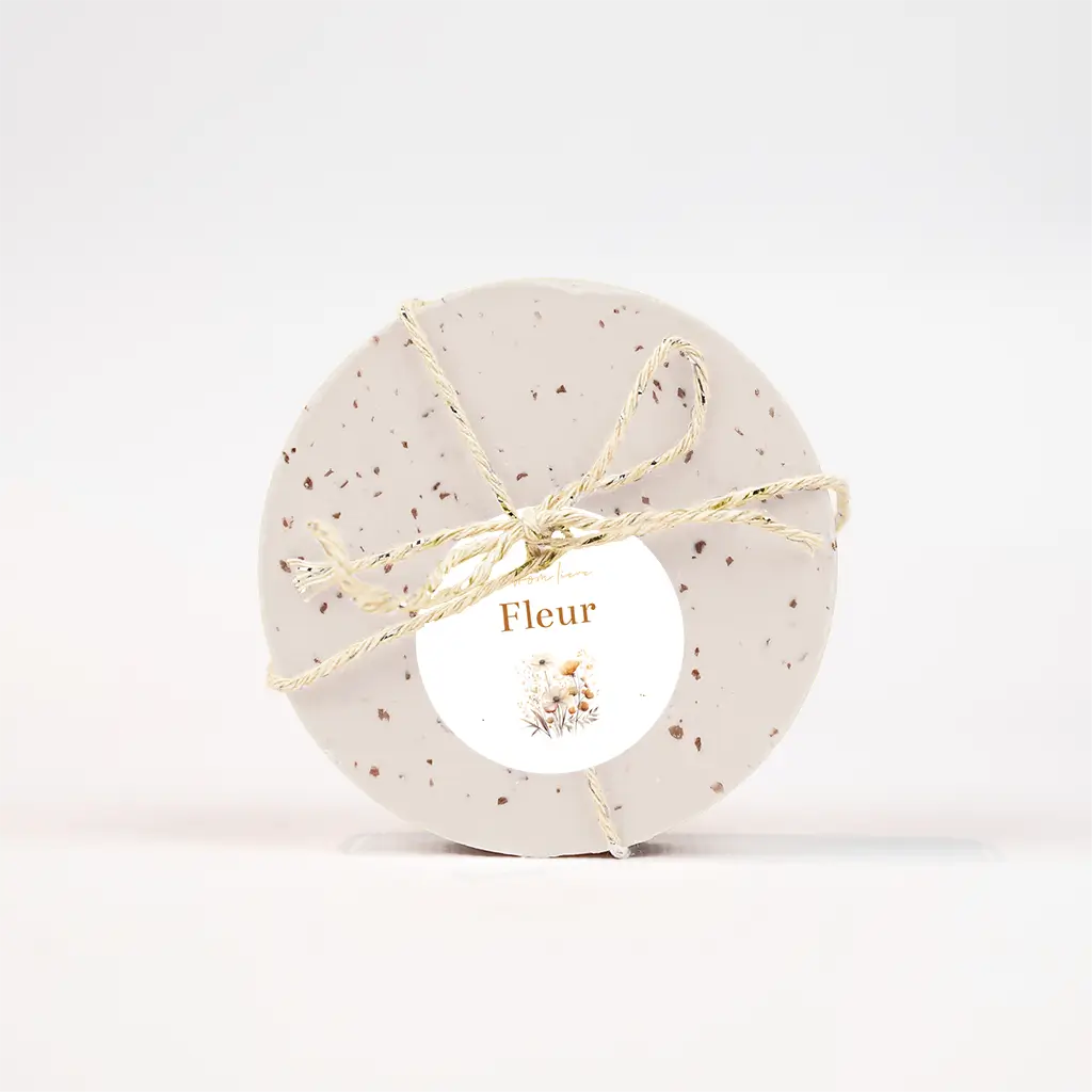 Label rond met romantische bloemen - per 16 stuks