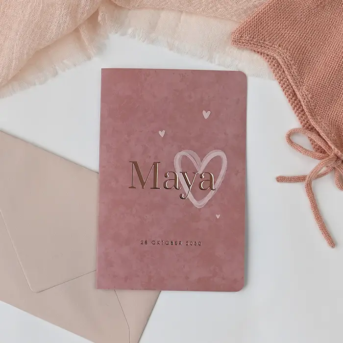 Geboortekaartje in roze velvet-look met roségoudfolie naam