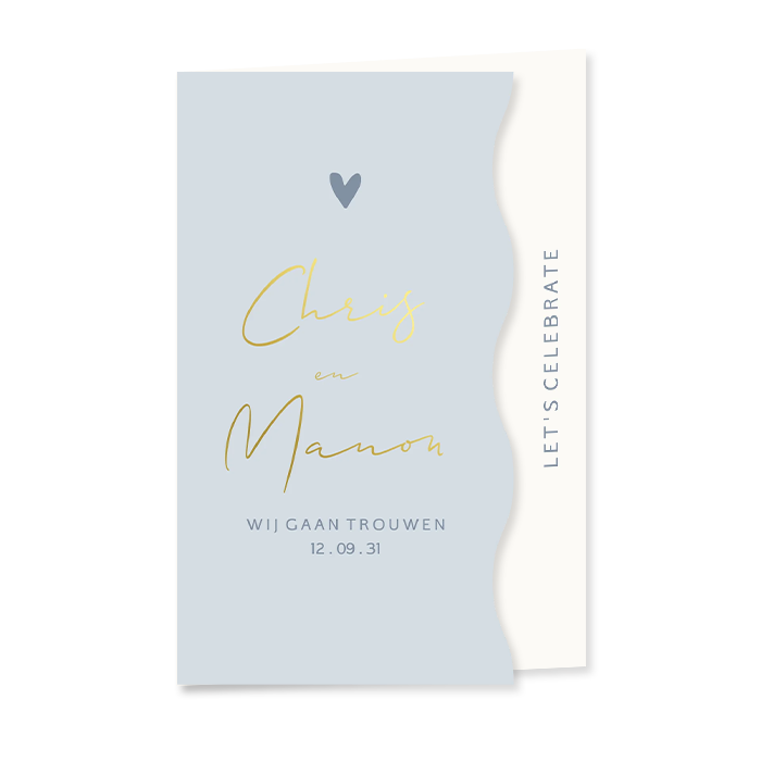 Gevouwen trouwkaart met golfrand blauw en goudfolie