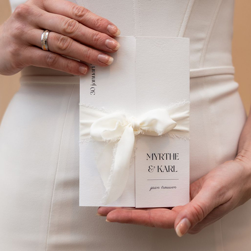 Stijlvolle luikvouw trouwkaart minimalistische uitstraling