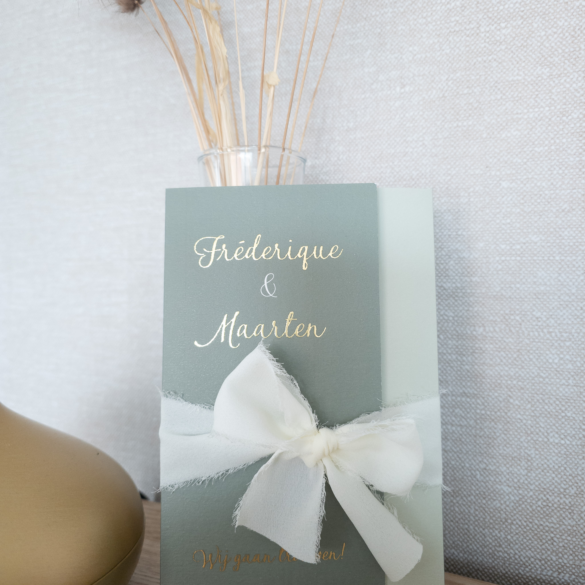 Trouwkaart drieluik mapje olijfgroen mat goud