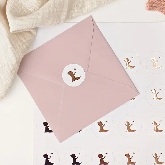 Sluitsticker met silhouet van een meisje met vlindertje - per 25 stuks