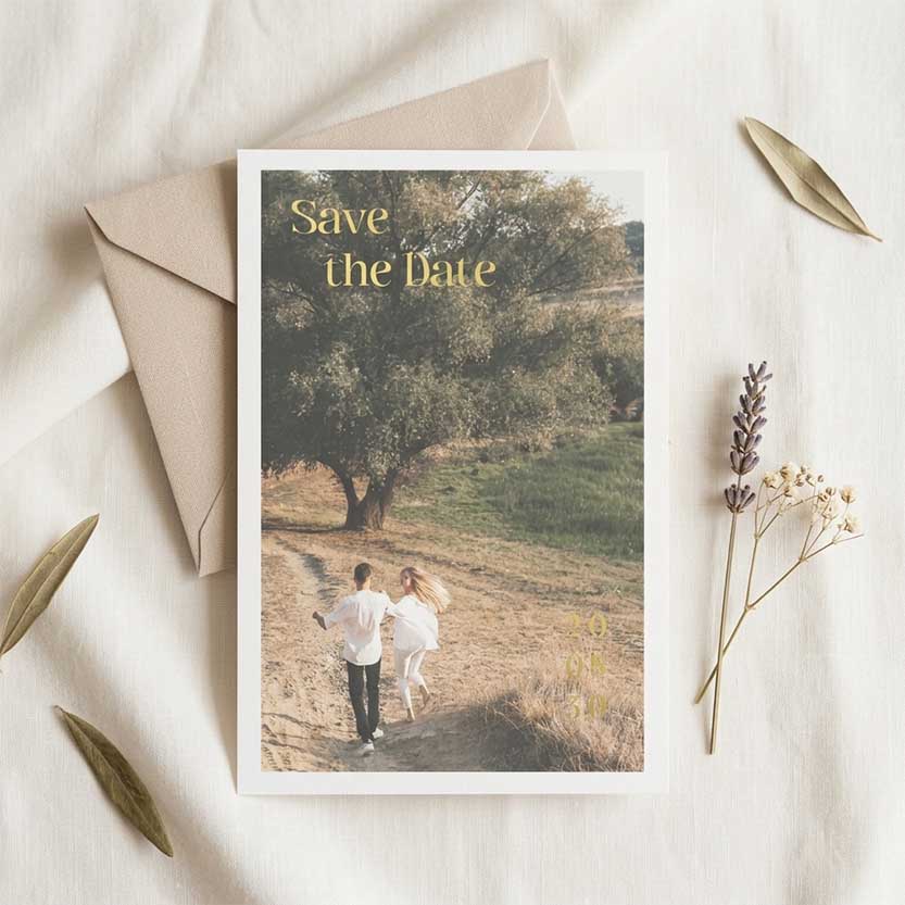 Save the Date kaart met foto olijftakje en goudfolie