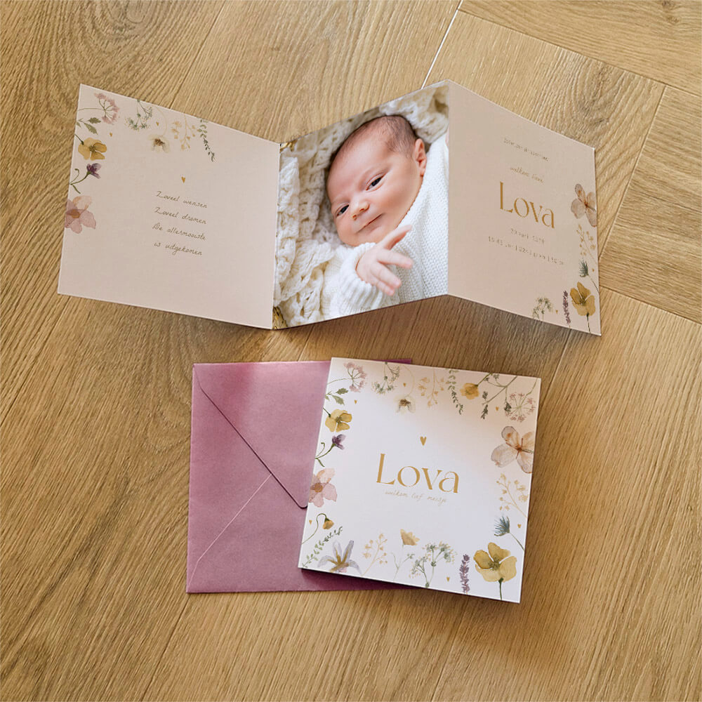 Luxe meisjes geboortekaartje zigzag met romantische bloemen en foto