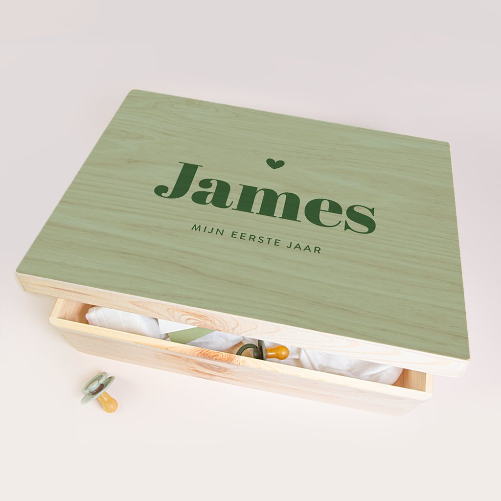 Herinneringsdoos met groene details voor een jongen