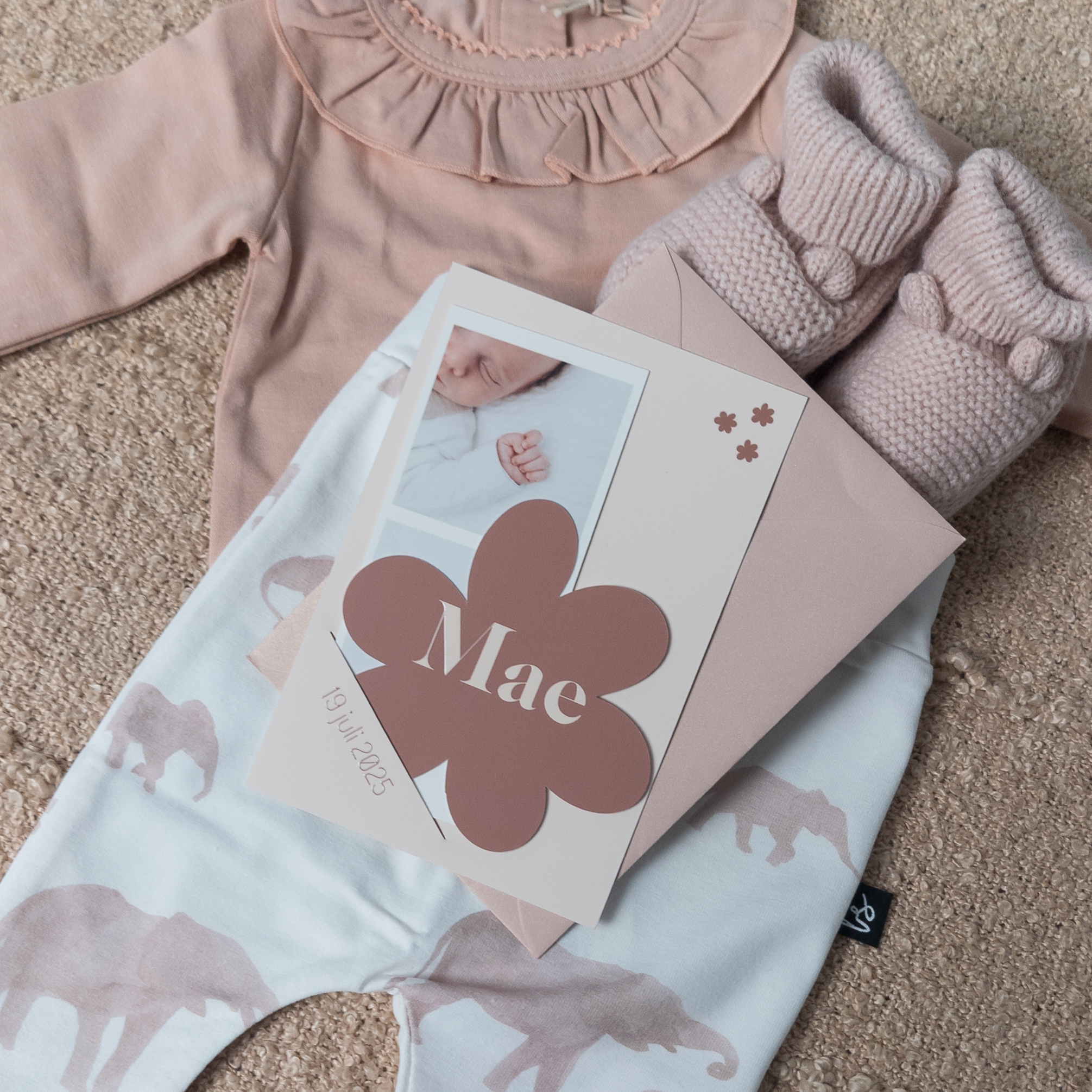 Geboortekaartje met bloem en fotostrip