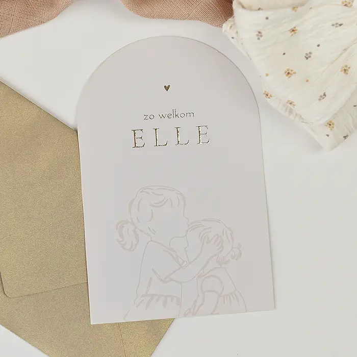 Stijlvol geboortekaartje beige met lijntekening zusjes
