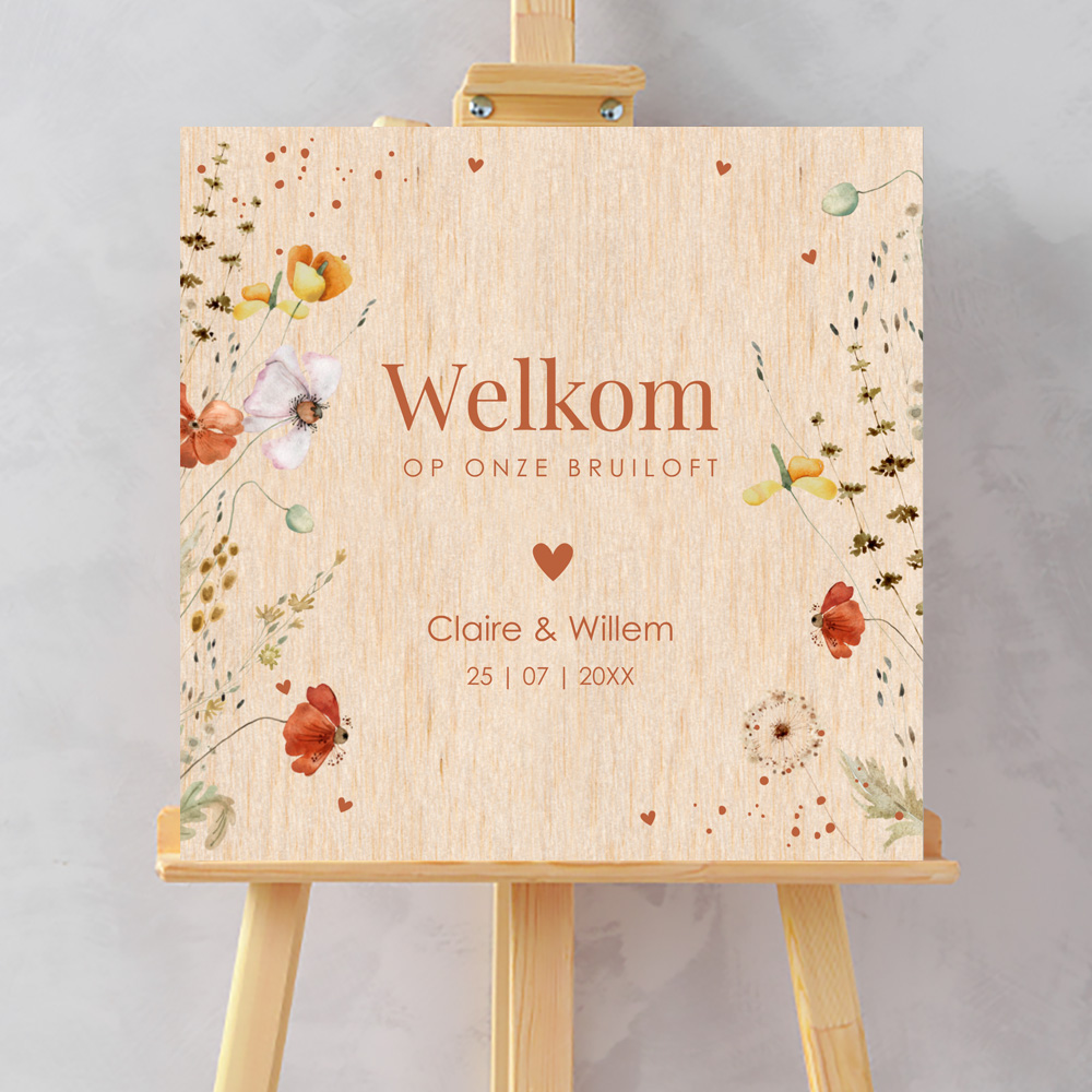 Bruiloftsbord veldbloemen rood houtlook