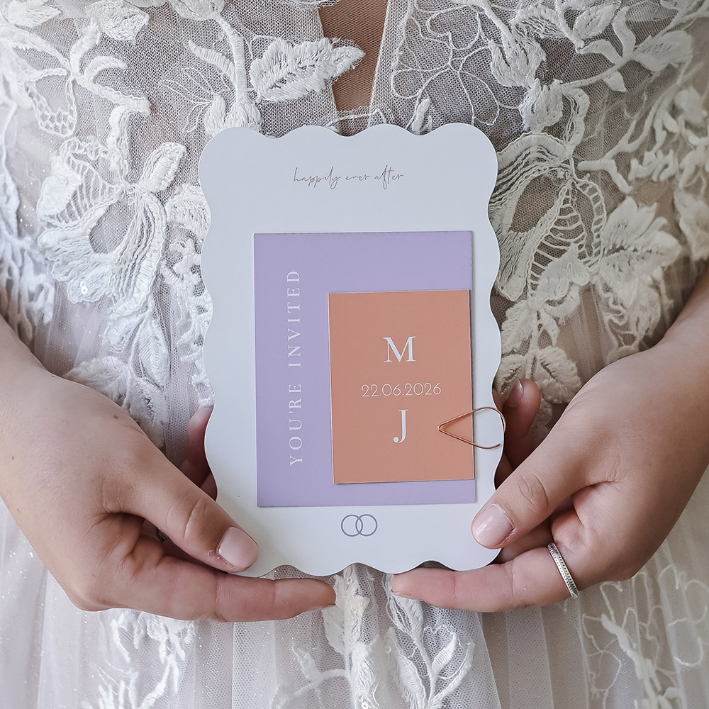 Trouwkaart golfvorm stapelkaart lila modern
