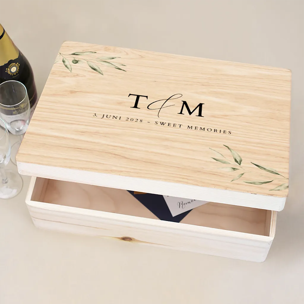 Erinnerungsbox Hochzeit mit Olivenzweigen und Initialen