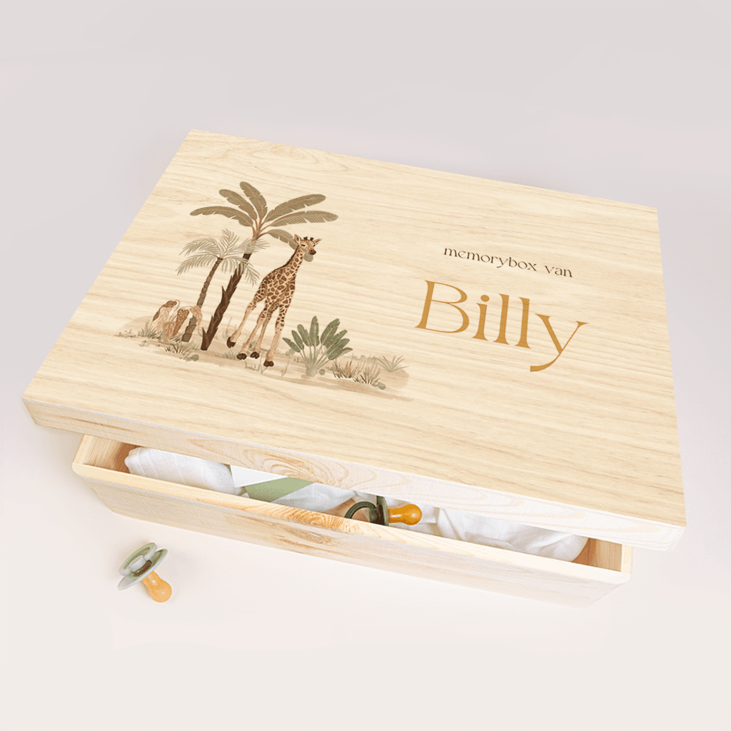 Memorybox baby met giraf in de jungle