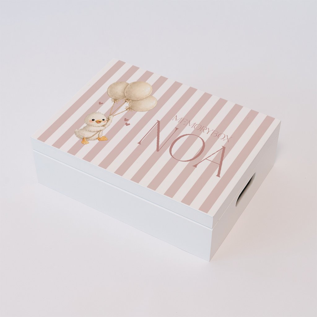 Witte memorybox met eendje, hartje en roze strepen