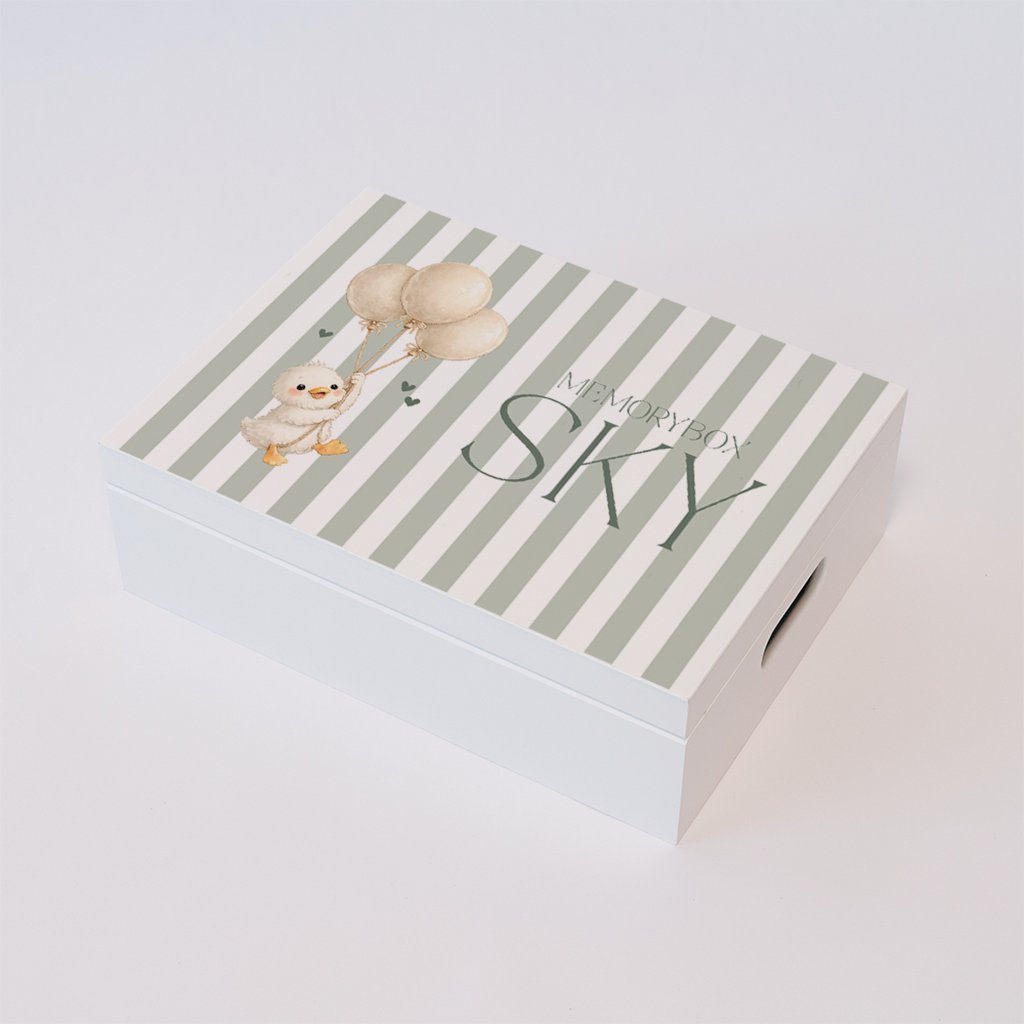 Witte memorybox met eendje, hartje en groen strepen